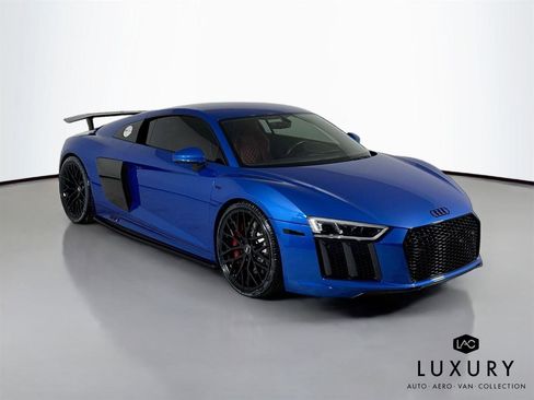 Used 2017 Audi R8 V10 w/ Carbon Exterior Package image 3