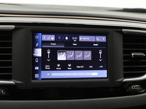 Used 2023 Chrysler Voyager LX image 21