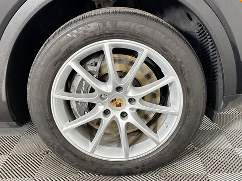 Used 2023 Porsche Cayenne AWD/4WD image 29