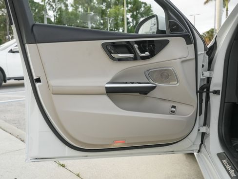 Used 2024 Mercedes-Benz C 300 4MATIC Sedan image 32