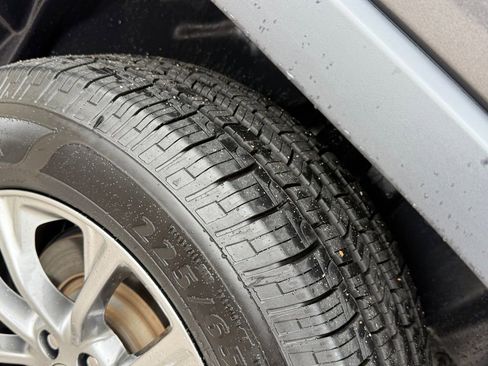 Used 2019 Jeep Cherokee Latitude Plus w/ Comfort/Convenience Group image 42