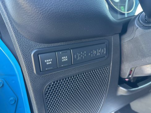 Used 2018 Jeep Wrangler Unlimited Rubicon w/ Cold Weather Group AWD/4WD image 16