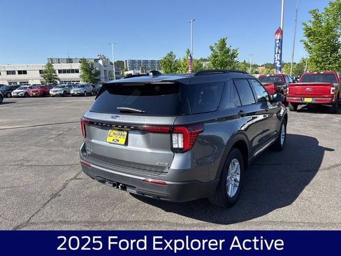 Used 2025 Ford Explorer Active AWD/4WD image 7