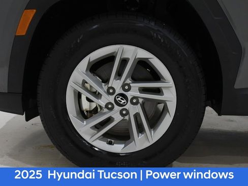 Used 2025 Hyundai Tucson SE AWD/4WD image 6