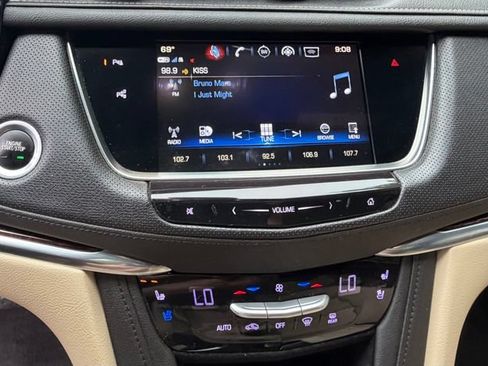 Used 2018 Cadillac XT5 Premium Luxury w/ Driver Assist Package AWD/4WD image 16