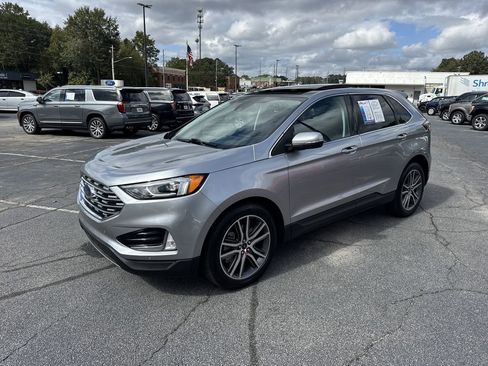 Used 2021 Ford Edge Titanium image 3