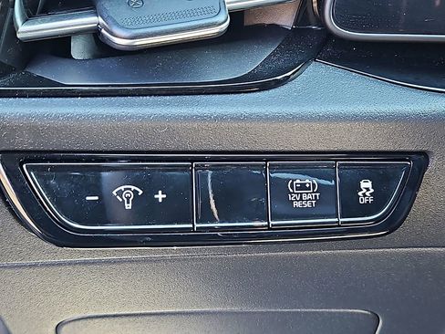 Certified 2023 Kia Niro EX image 26