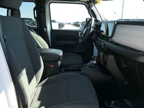 Used 2024 Jeep Wrangler Unlimited image 25