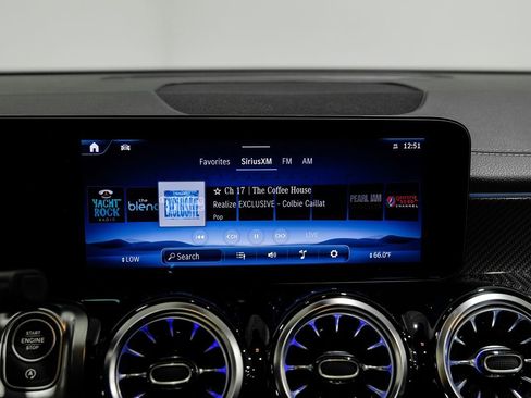 Used 2024 Mercedes-Benz GLB 35 AMG 4MATIC image 31