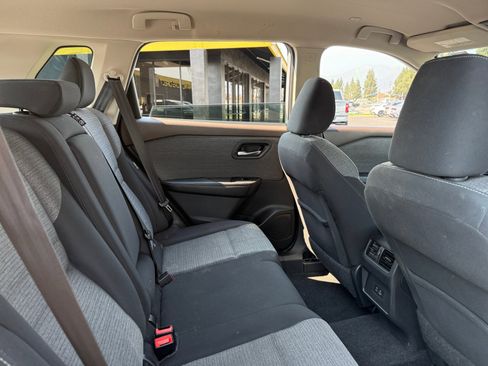 Used 2022 Nissan Rogue SV image 17