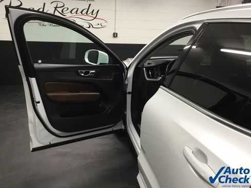 Used 2018 Volvo XC60 T5 Momentum w/ Vision Package AWD/4WD image 20