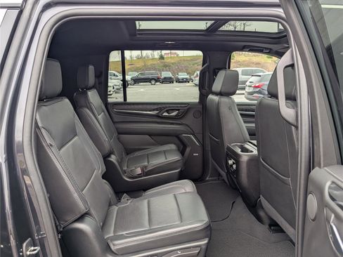 Used 2023 GMC Yukon XL Denali image 12