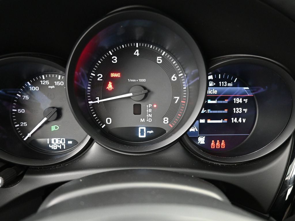 Certified 2024 Porsche Macan AWD/4WD image 29