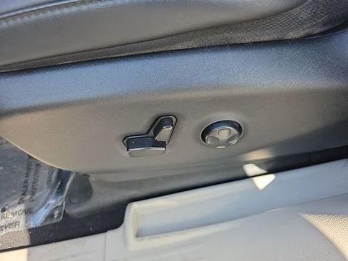 Used 2023 Chrysler Pacifica Touring-L FWD image 18