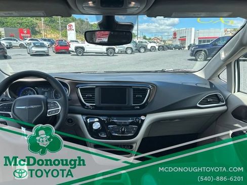 Used 2023 Chrysler Voyager LX FWD image 11