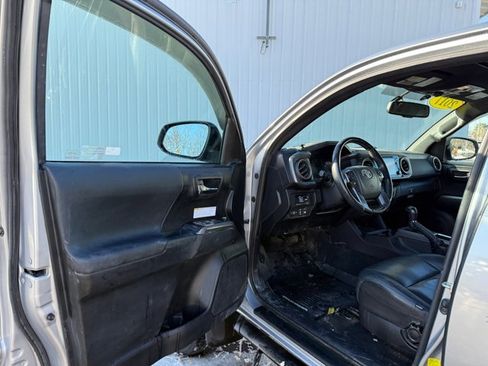 Used 2017 Toyota Tacoma TRD Off-Road image 26