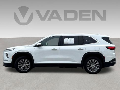 Used 2025 Buick Enclave Preferred FWD image 23