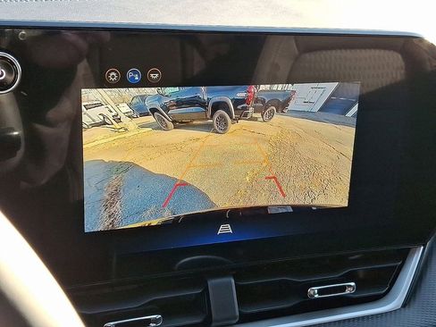 Used 2026 Chevrolet Equinox LT image 23