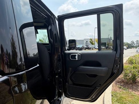Used 2020 Jeep Gladiator Overland AWD/4WD image 64