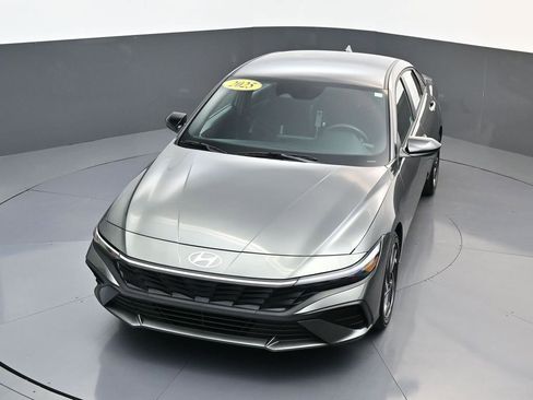 Certified 2025 Hyundai Elantra SEL image 20