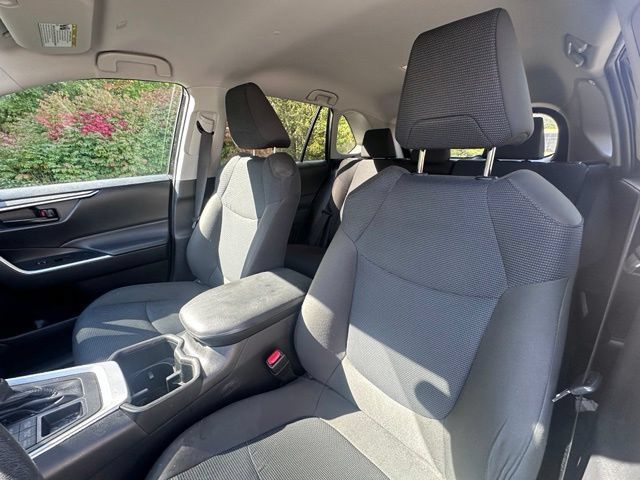 Used 2023 Toyota RAV4 LE AWD/4WD image 12