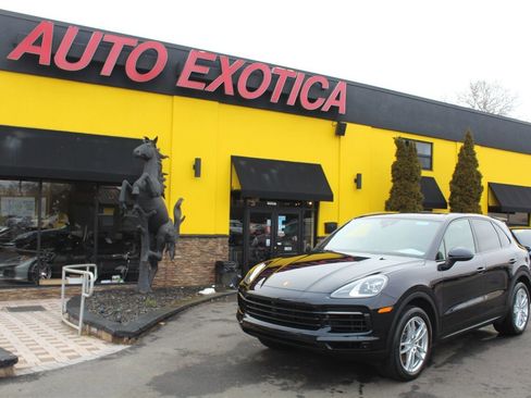 Used 2023 Porsche Cayenne image 1