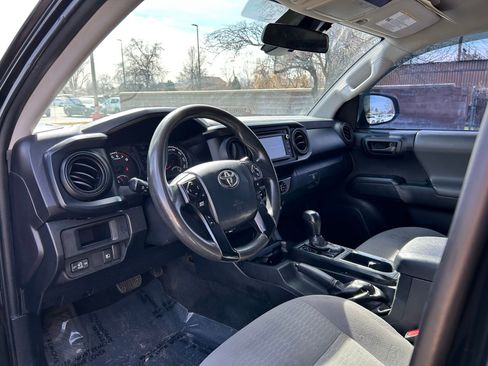 Used 2018 Toyota Tacoma SR image 10