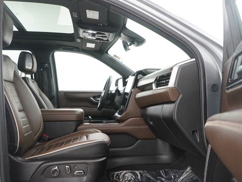 Used 2025 GMC Yukon XL Denali Ultimate w/ LPO, Floor Liner Package image 11