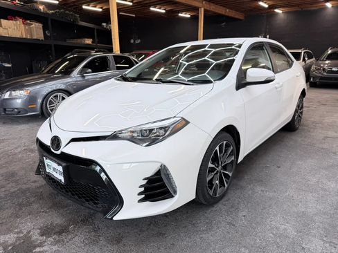 Used 2018 Toyota Corolla SE FWD image 4