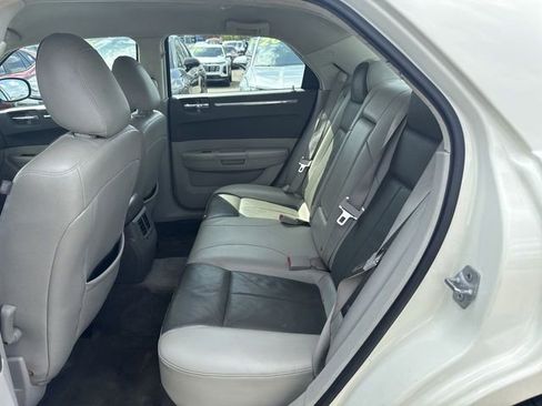 Used 2008 Chrysler 300 Touring RWD image 13