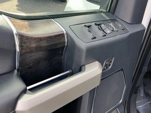 Used 2022 Ford F250 Lariat w/ Lariat Value Package image 23