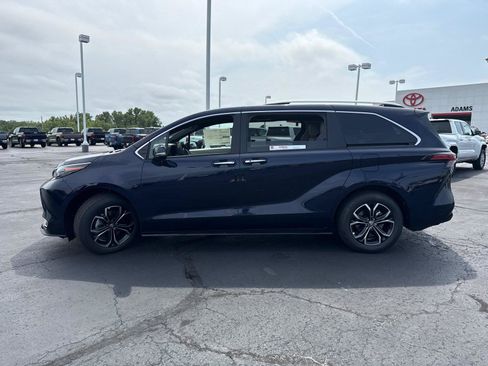 Used 2026 Toyota Sienna Platinum AWD/4WD image 5