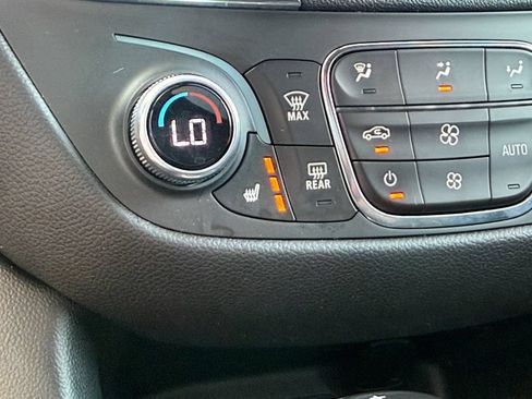 Used 2021 Chevrolet Equinox LT FWD image 19
