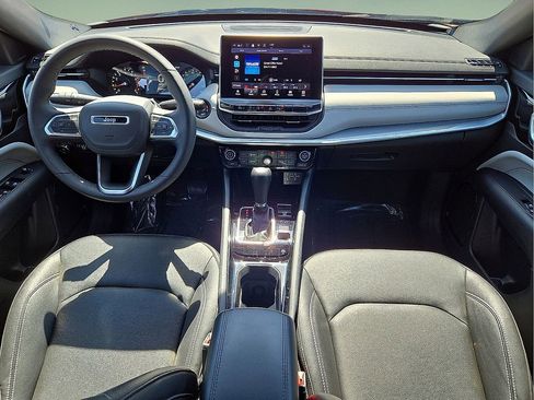 Used 2025 Jeep Compass Limited image 18