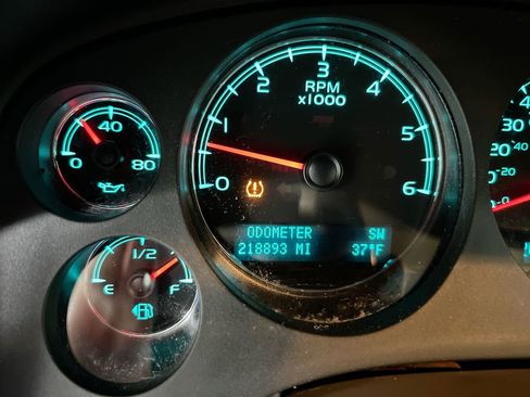 Used 2011 GMC Yukon XL SLE image 13