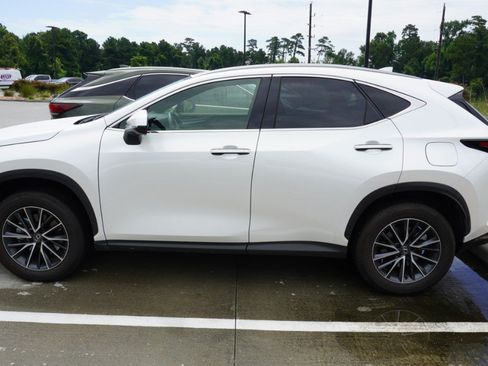 Certified 2024 Lexus NX 250 FWD w/ Towing Package (2000 Lbs) image 5
