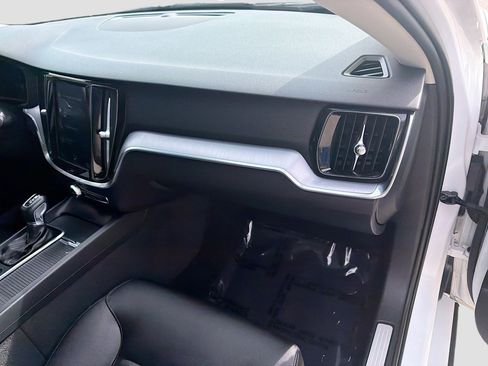 Used 2020 Volvo S60 T5 Momentum image 31