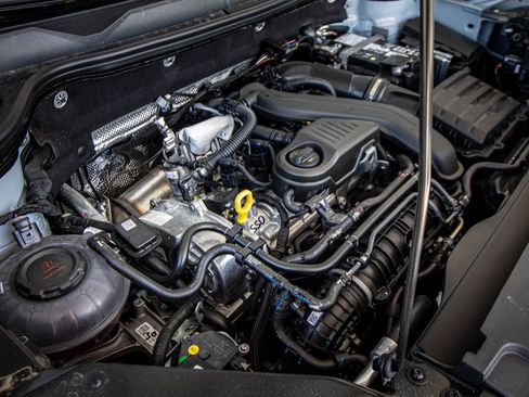 New 2026 Volkswagen Taos SE AWD/4WD image 9