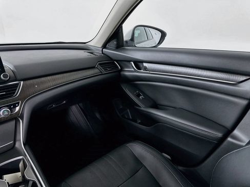 Used 2018 Honda Accord Touring image 24