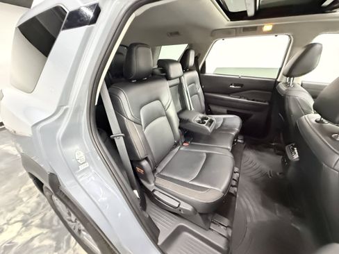 Used 2023 Nissan Pathfinder SL AWD/4WD image 25
