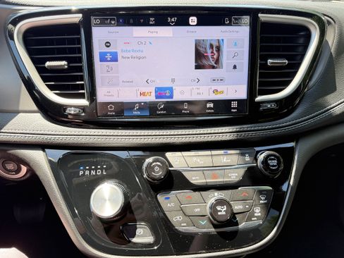 New 2027 Chrysler Pacifica Select FWD image 12