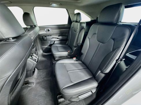 Used 2023 Kia Sorento SX AWD/4WD image 23