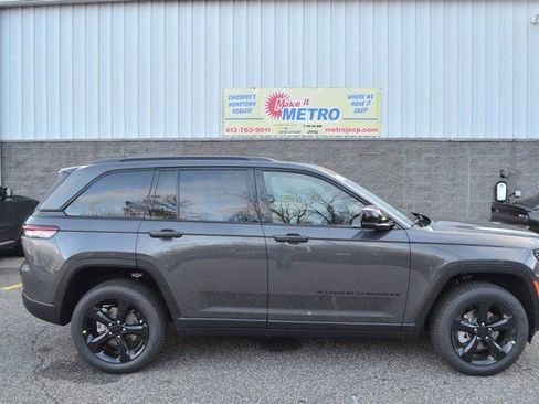 New 2025 Jeep Grand Cherokee Limited w/ Luxury Tech Group II image 9