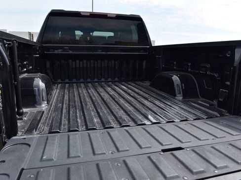 Used 2025 GMC Sierra 1500 SLT image 7