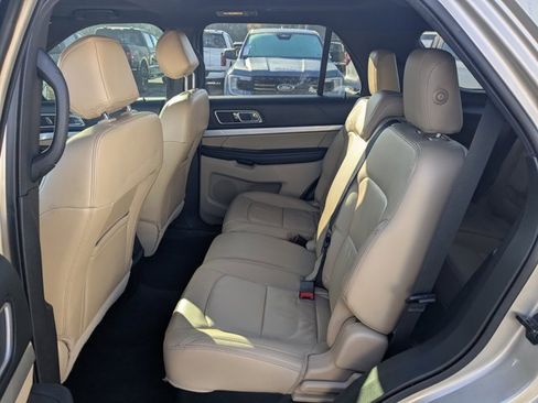 Used 2017 Ford Explorer XLT w/ Equipment Group 202A image 15