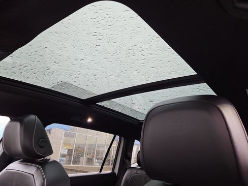 Used 2024 Volkswagen Tiguan SEL R-Line image 22