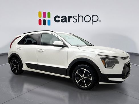 Used 2023 Kia Niro LX image 7
