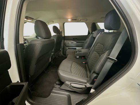 Used 2025 Nissan Pathfinder SV image 28