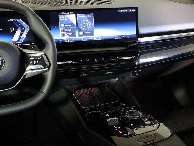Used 2026 BMW 530i xDrive AWD/4WD image 15