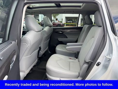 Used 2022 Toyota Highlander Platinum FWD image 13